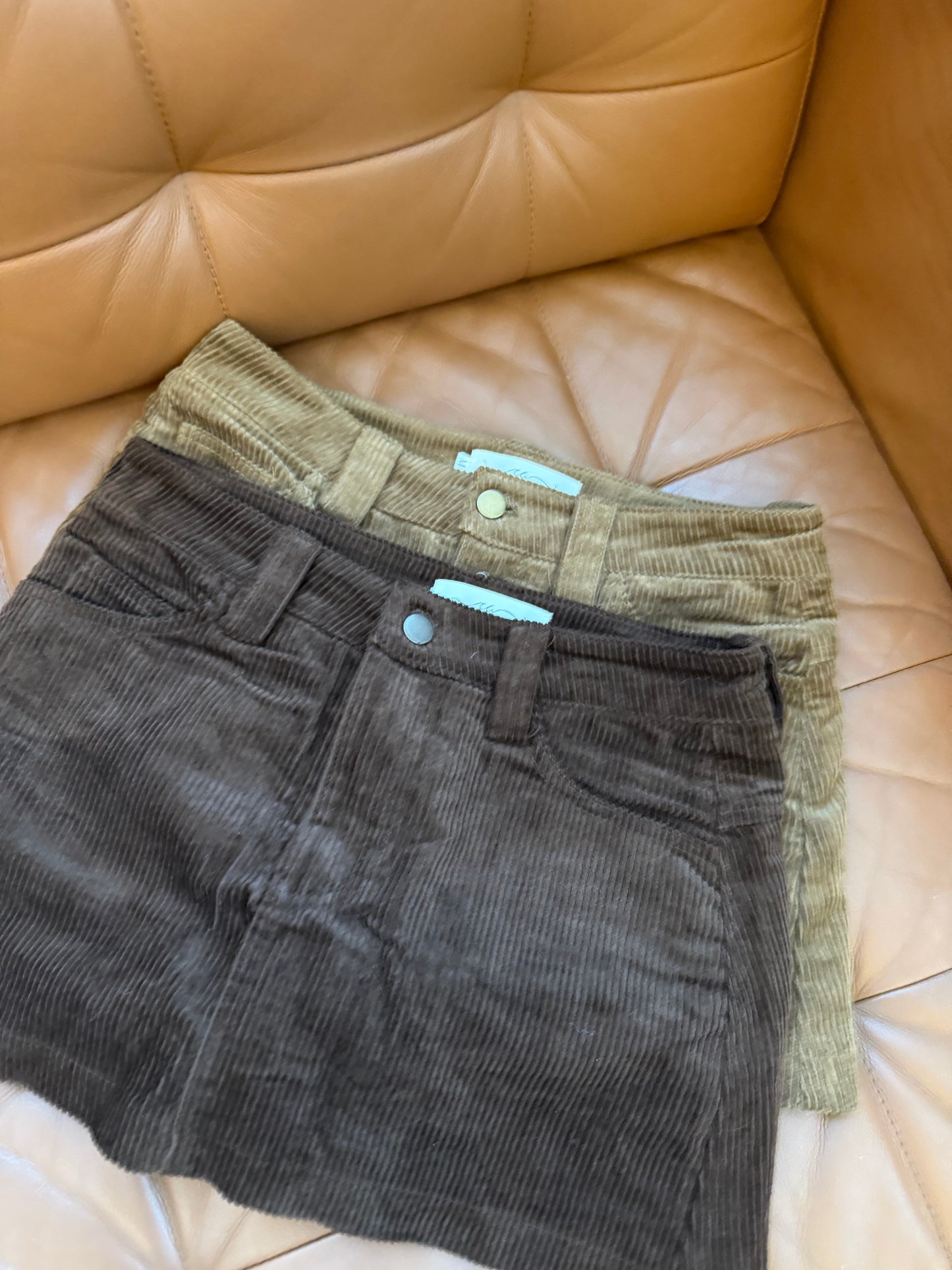 CU- 冬日必備燈芯絨裙