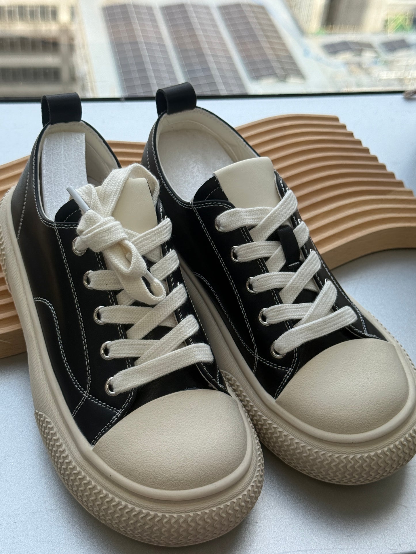 Black sneaker (38)