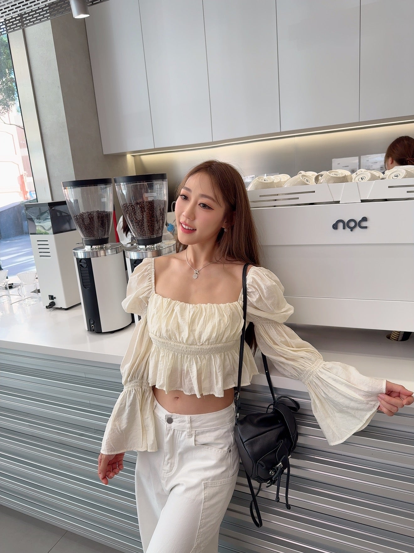 CU -氣氛感蛋糕袖crop top (杏/黑)