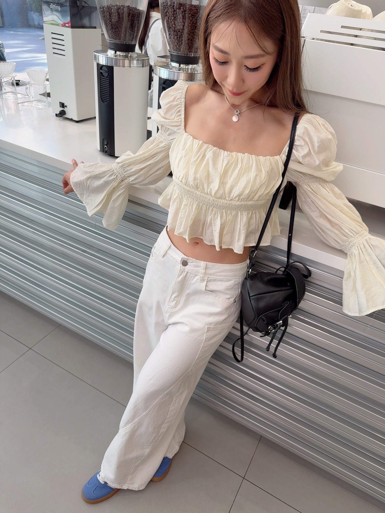 CU -氣氛感蛋糕袖crop top (杏/黑)