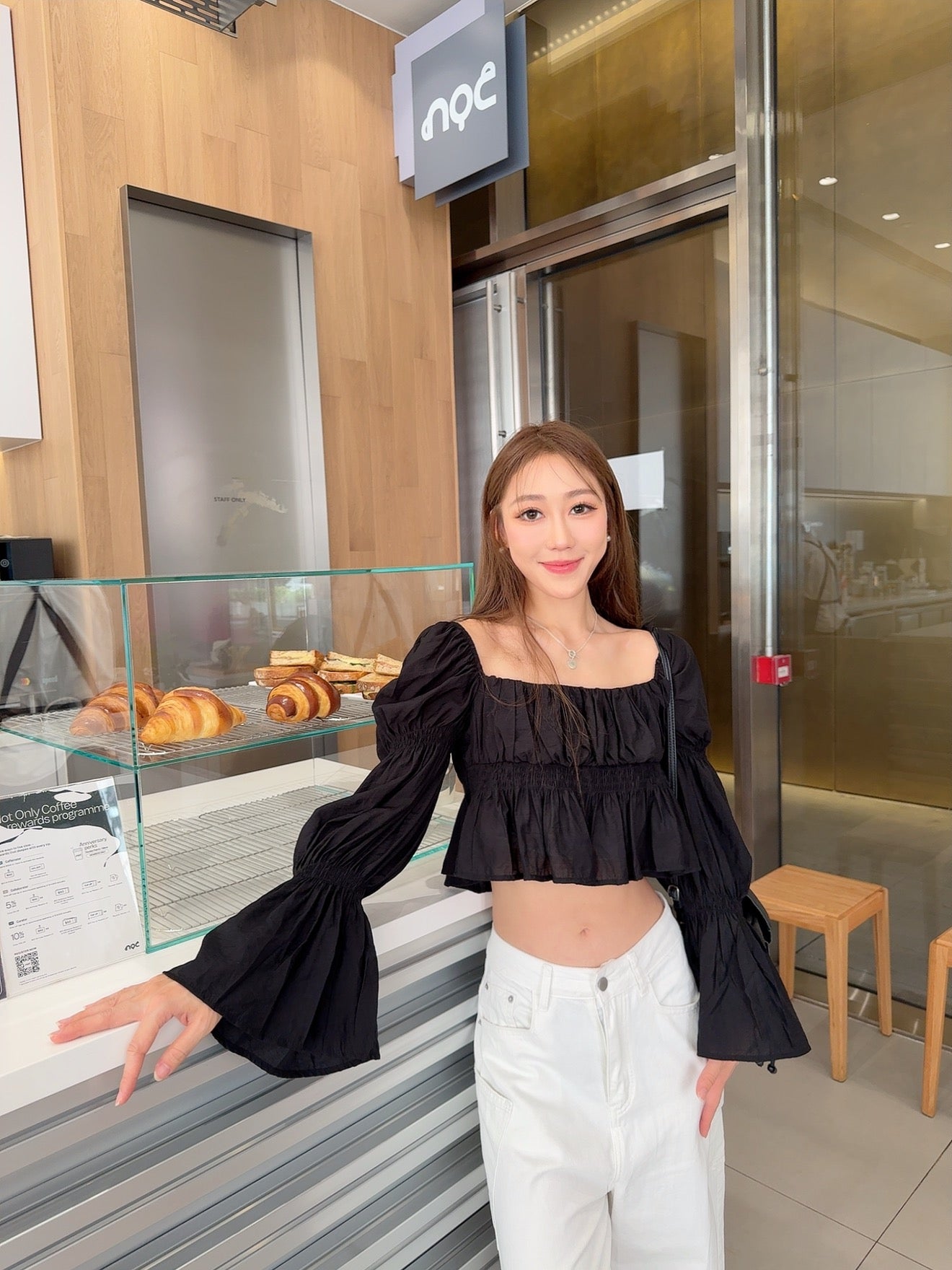CU -氣氛感蛋糕袖crop top (杏/黑)