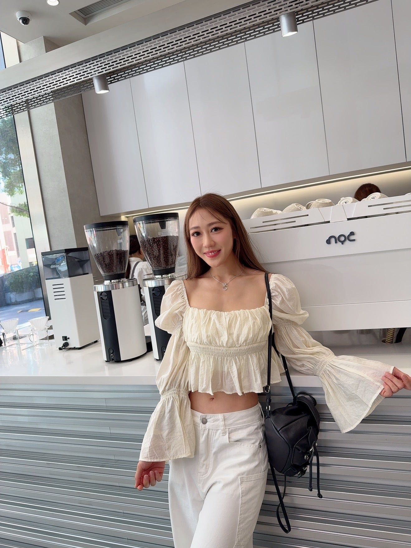 CU -氣氛感蛋糕袖crop top (杏/黑)