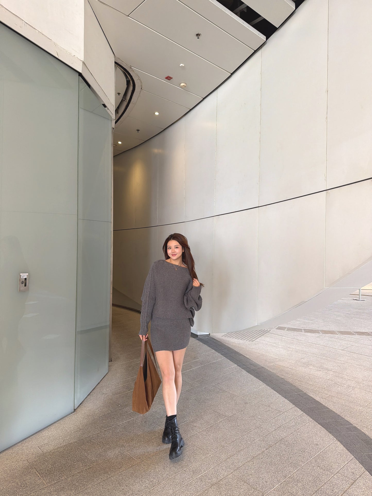 深灰麻花針織裙連頸巾套裝