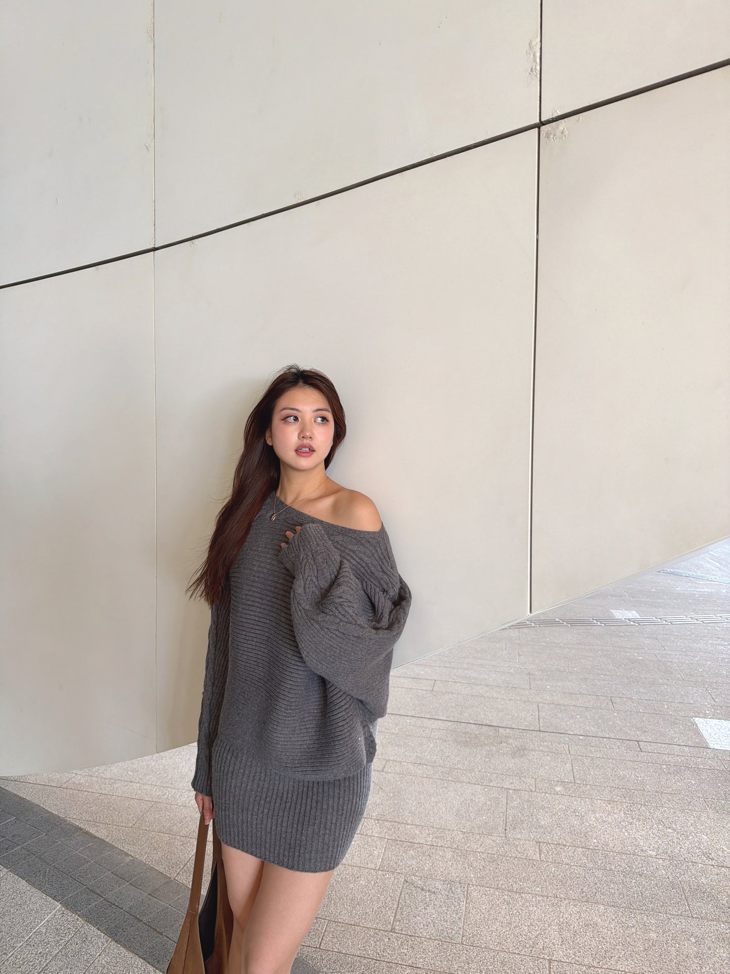 深灰麻花針織裙連頸巾套裝