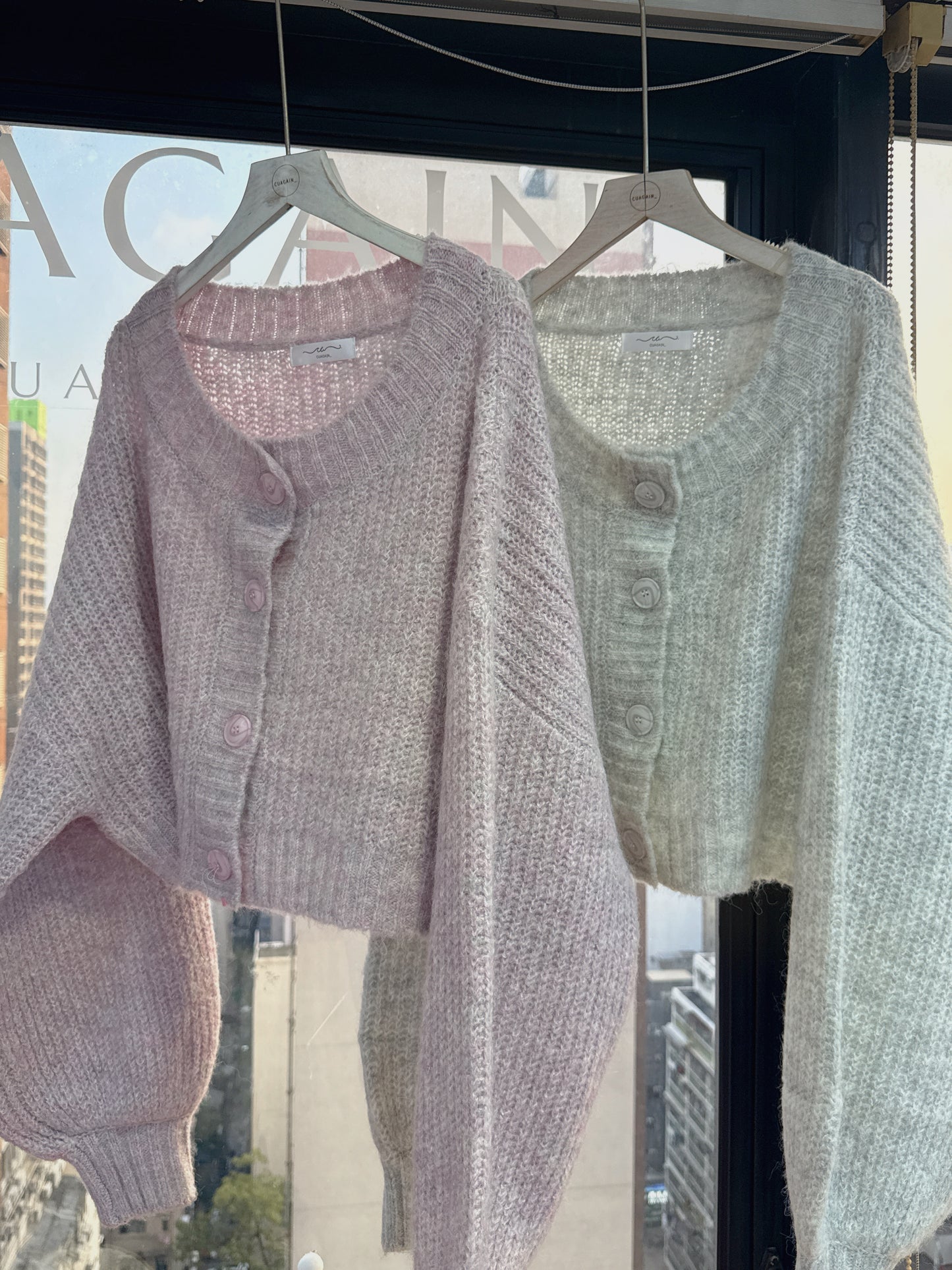 CU-圓領泡泡袖針織外套上衣（灰/粉）