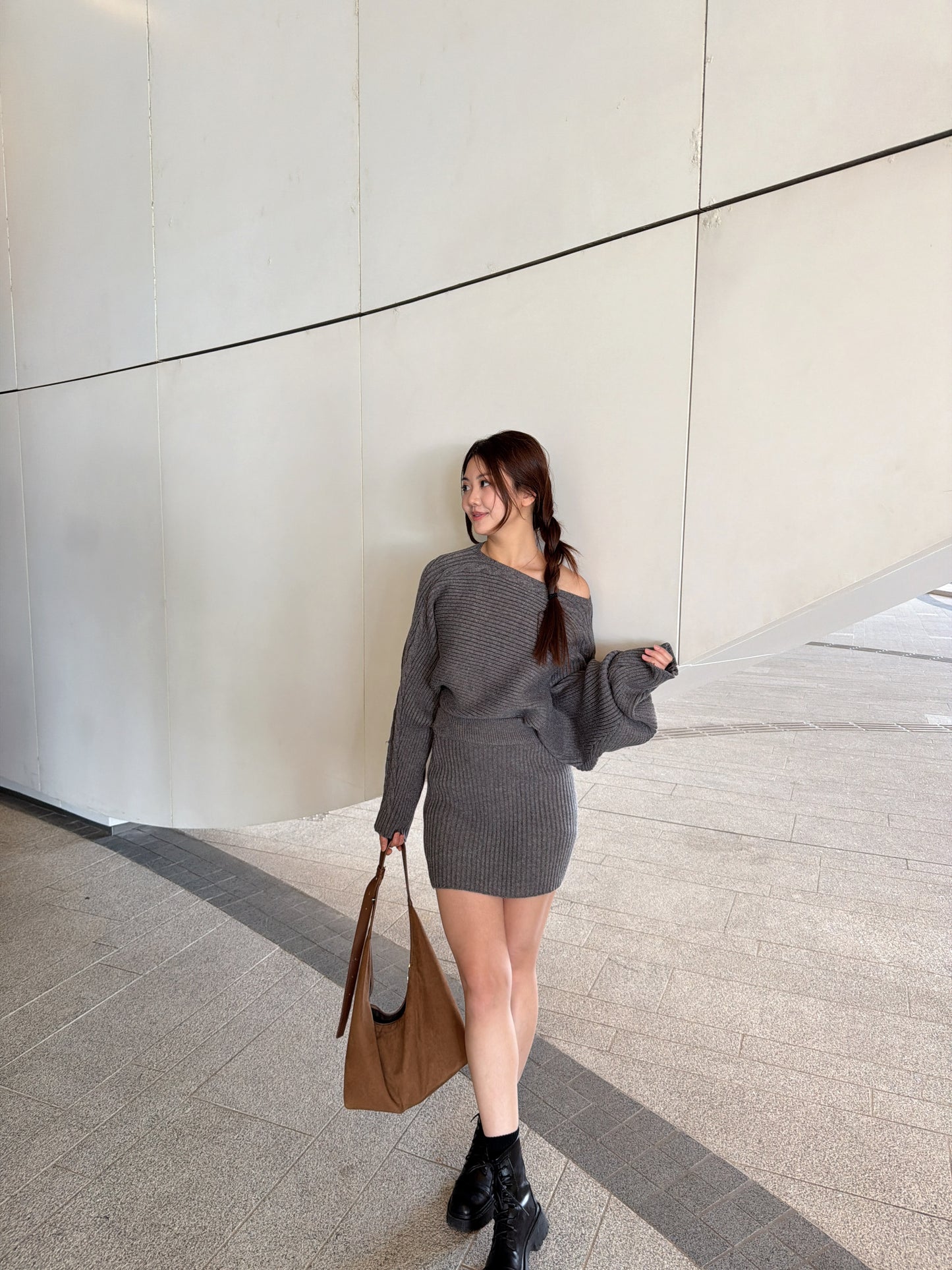 深灰麻花針織裙連頸巾套裝