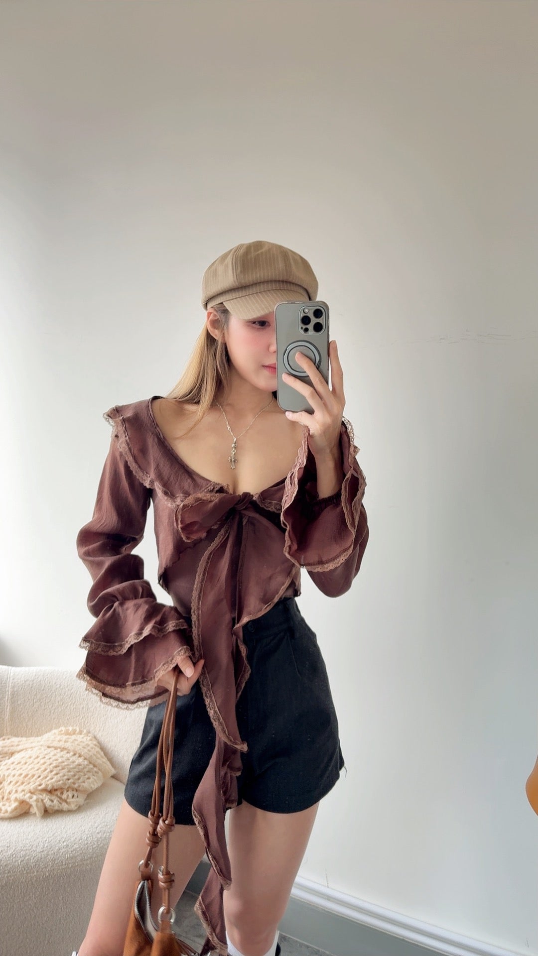 Mocha 海帶邊短身上衣（連內搭lace吊帶）