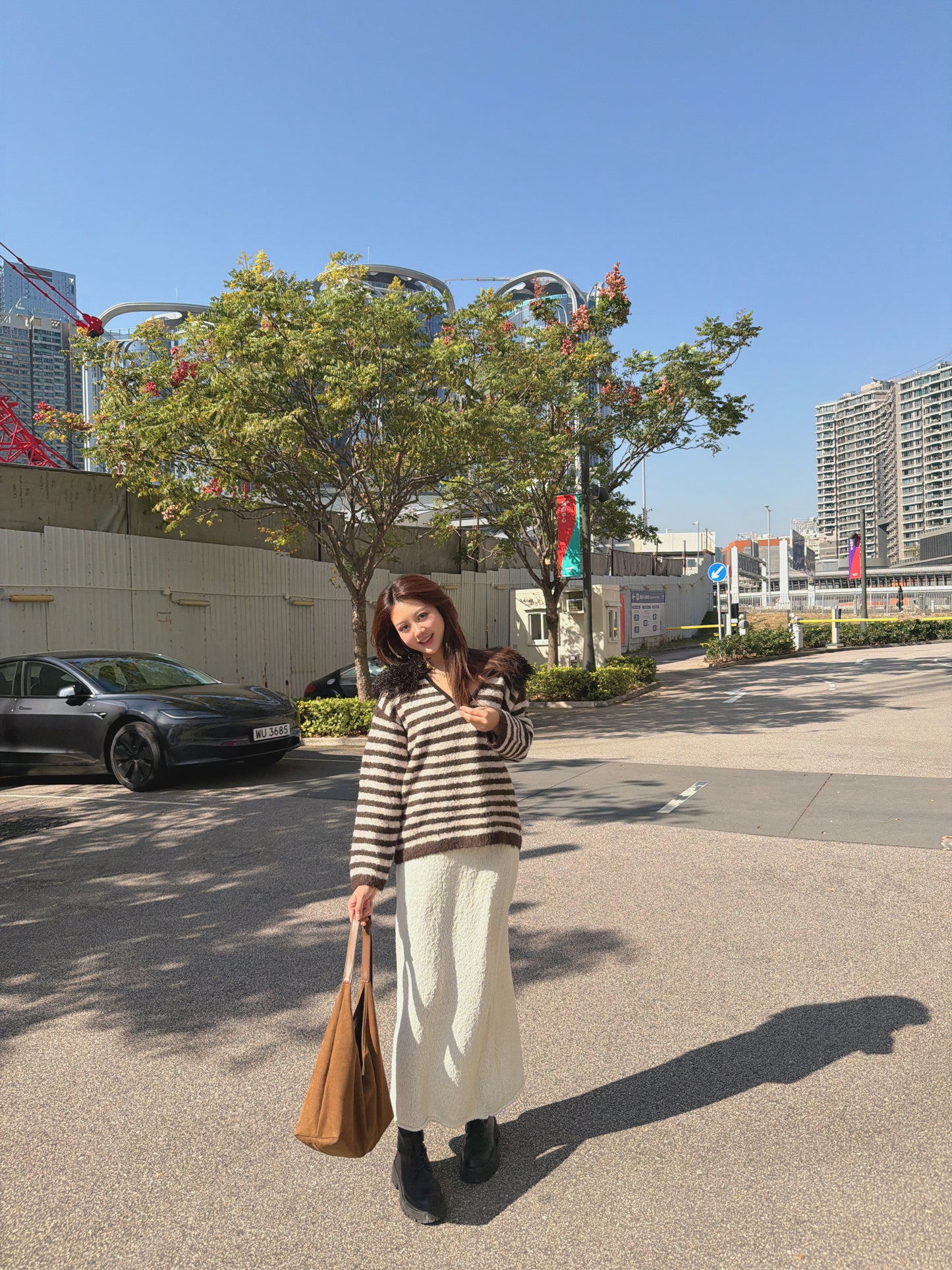 毛毛V領間條針織冷衫（黑/啡）