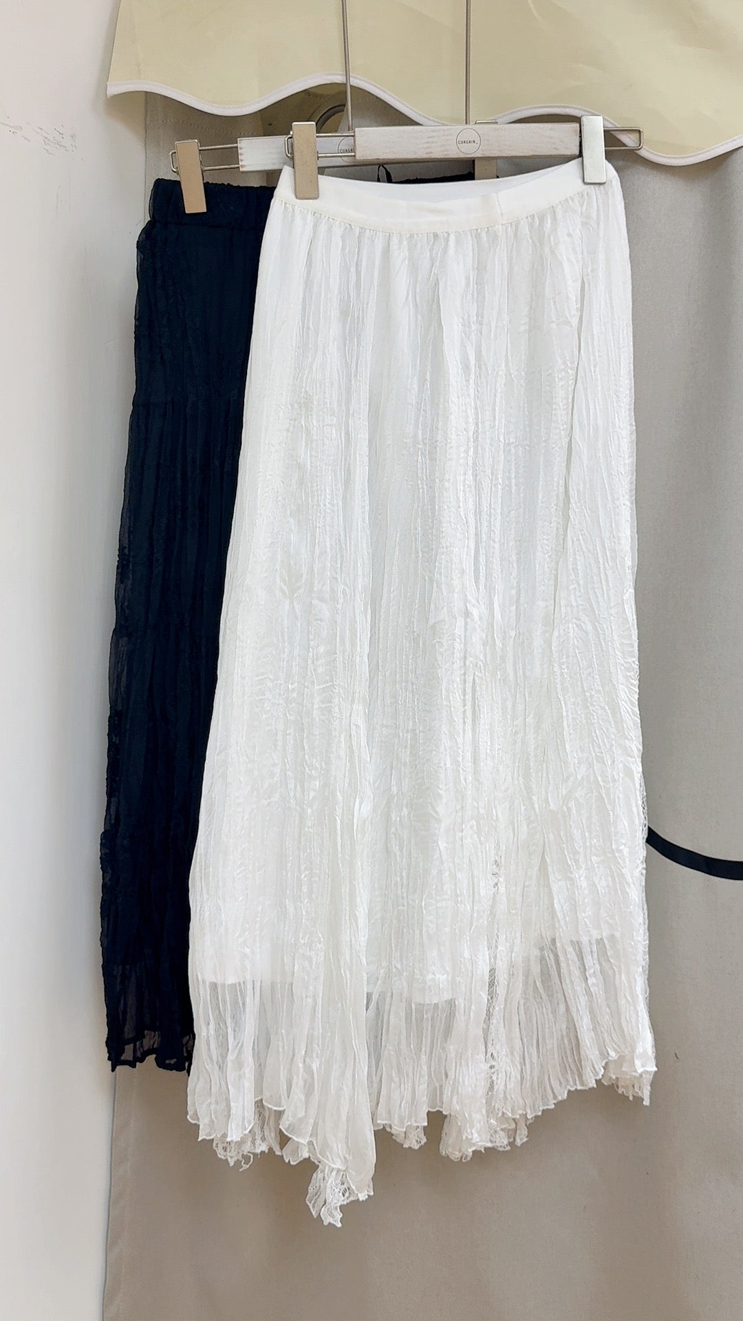 CU- see-through lace skirt (black/white)