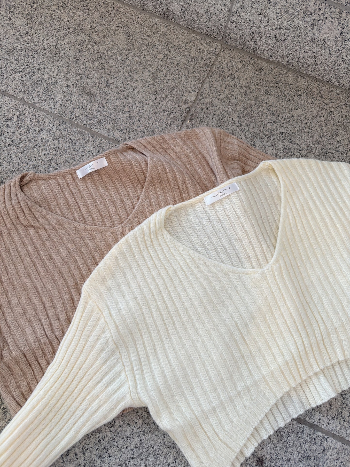 粗坑紋前短後長crop top (白/杏）