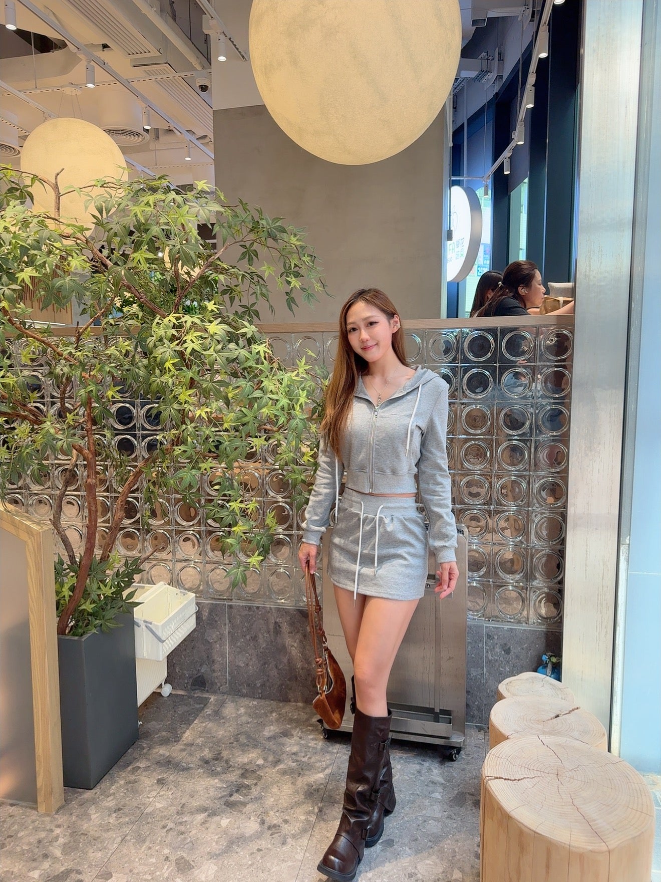 短身顯瘦衛衣+短裙套裝（黑/灰）