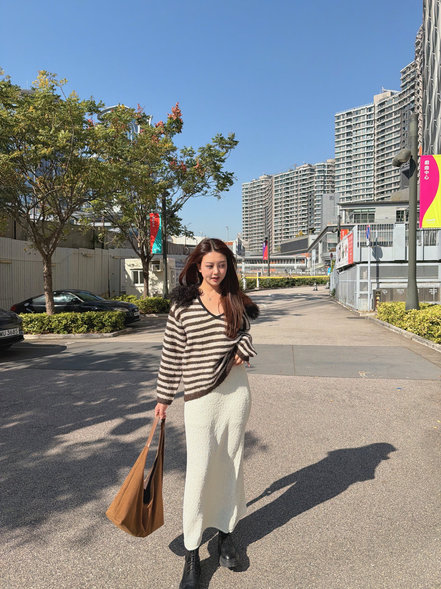 毛毛V領間條針織冷衫（黑/啡）