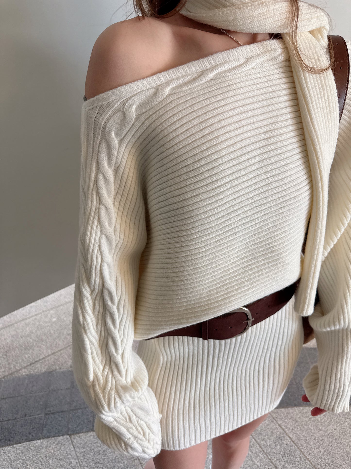 純白麻花針織裙連頸巾套裝