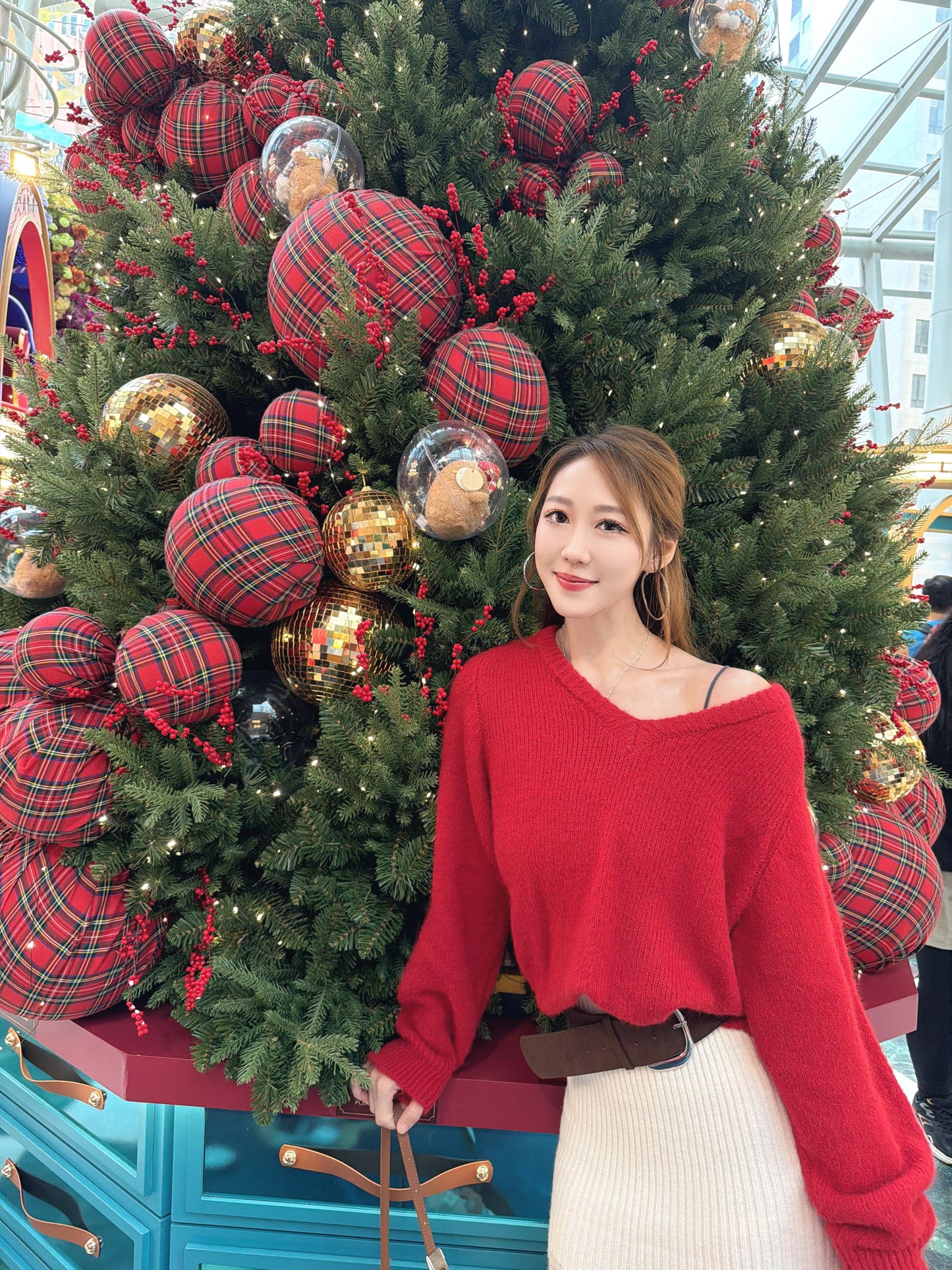 超有血色感！紅色軟棉棉V領冷衫