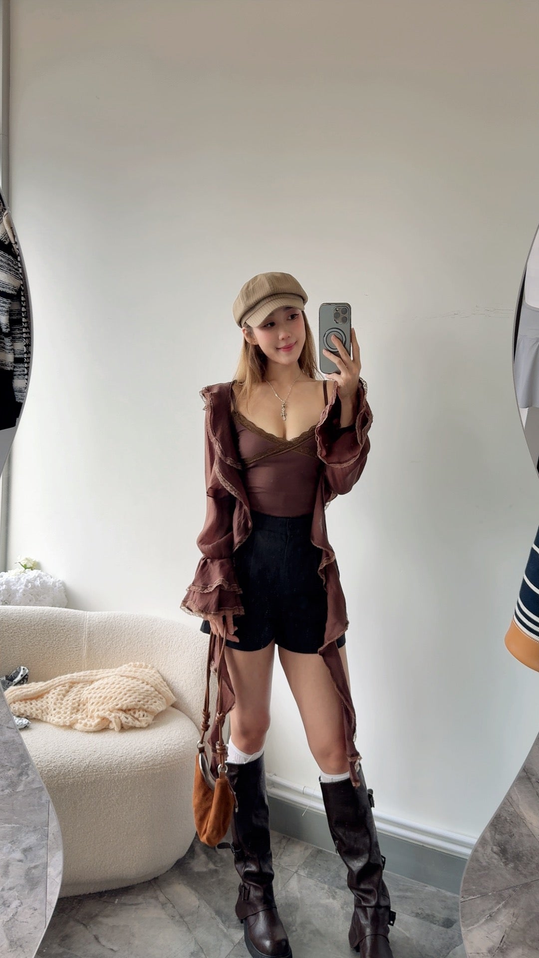 Mocha 海帶邊短身上衣（連內搭lace吊帶）