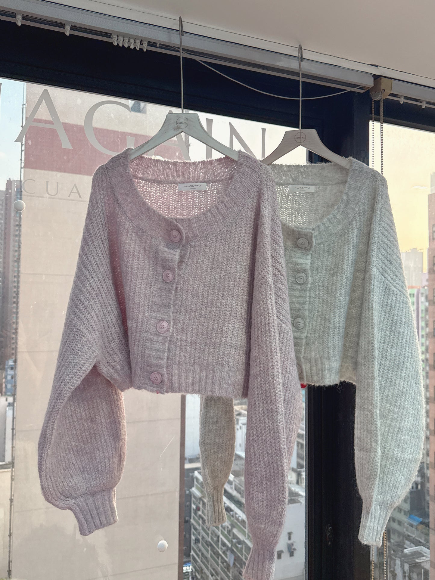 CU-圓領泡泡袖針織外套上衣（灰/粉）