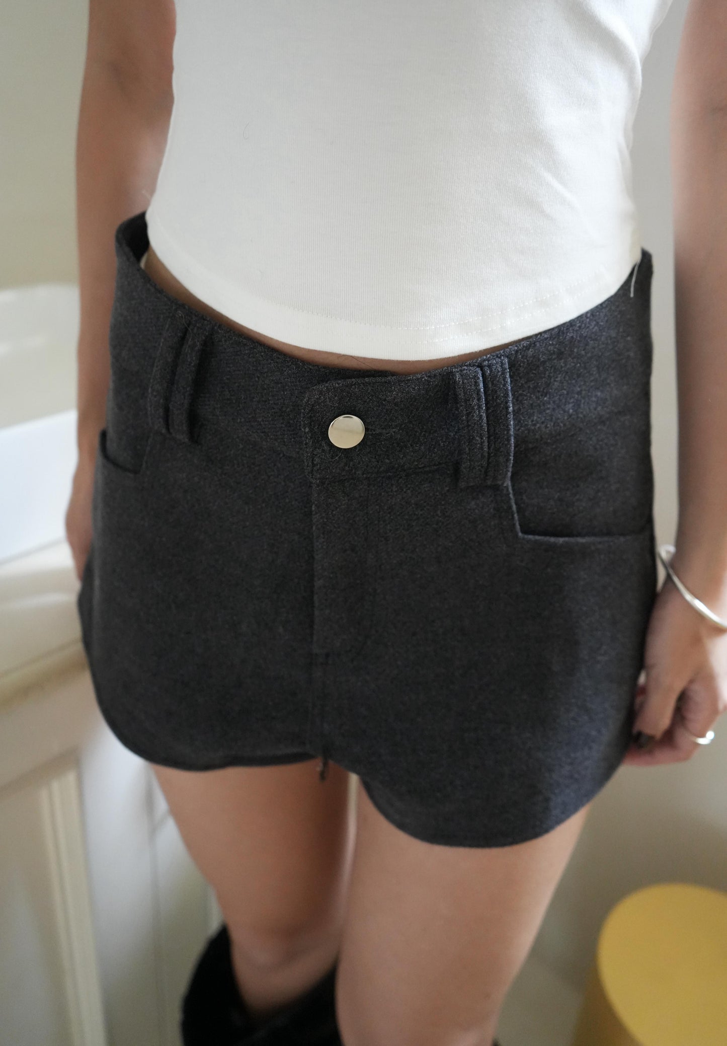 冬日絨面美臀小短褲