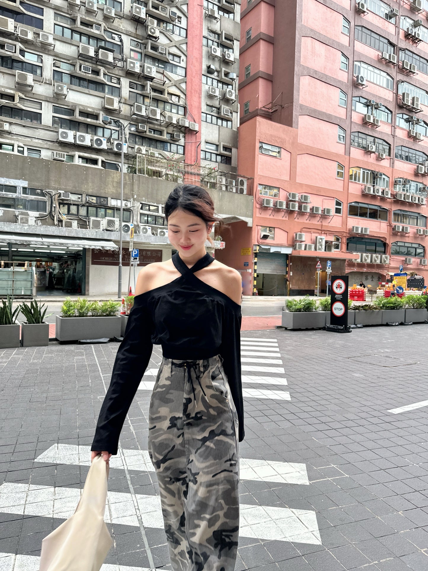 CU- 短身衛衣直角肩上衣（黑/灰）