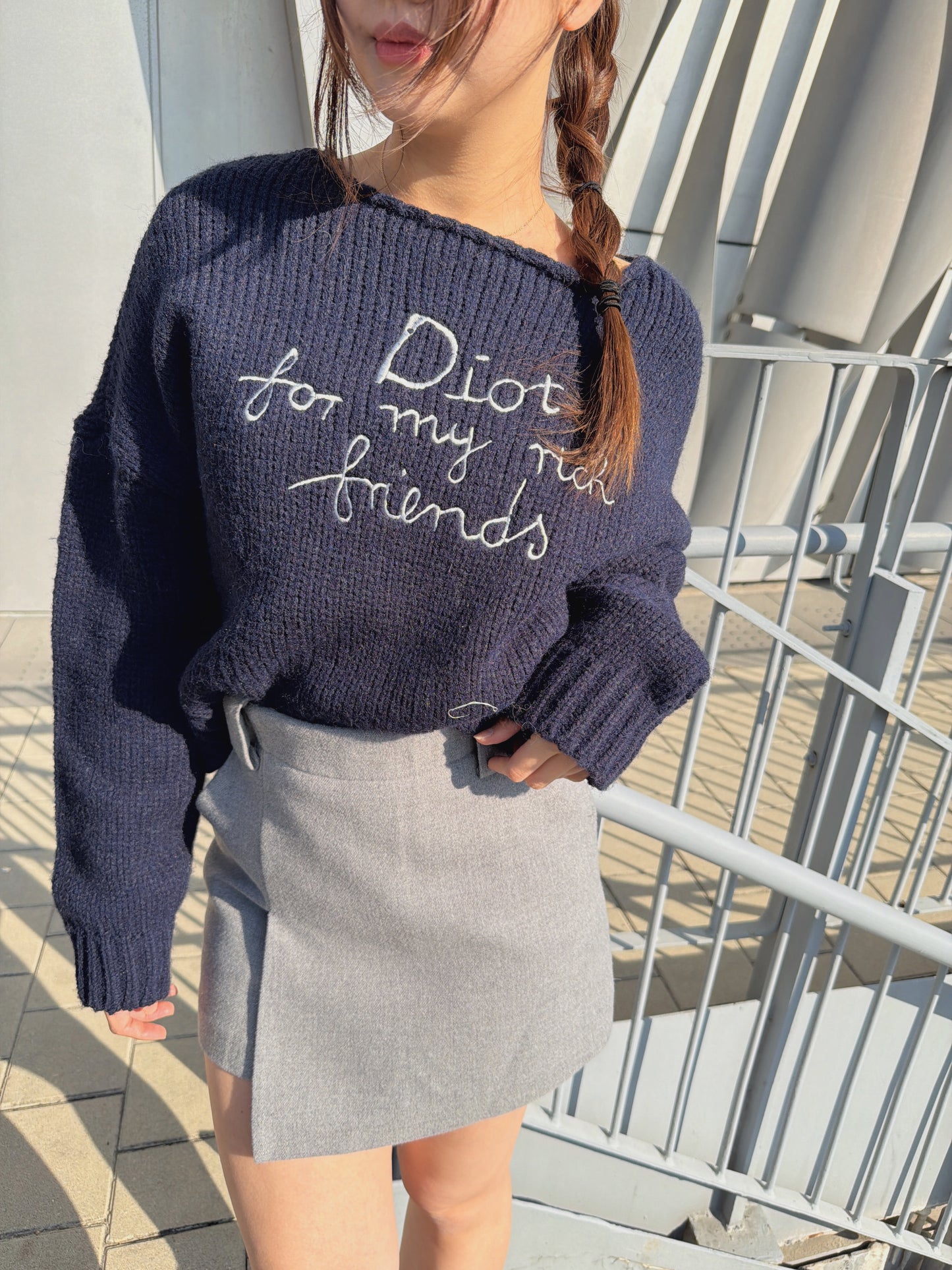 深藍色刺繡字母針織冷衫