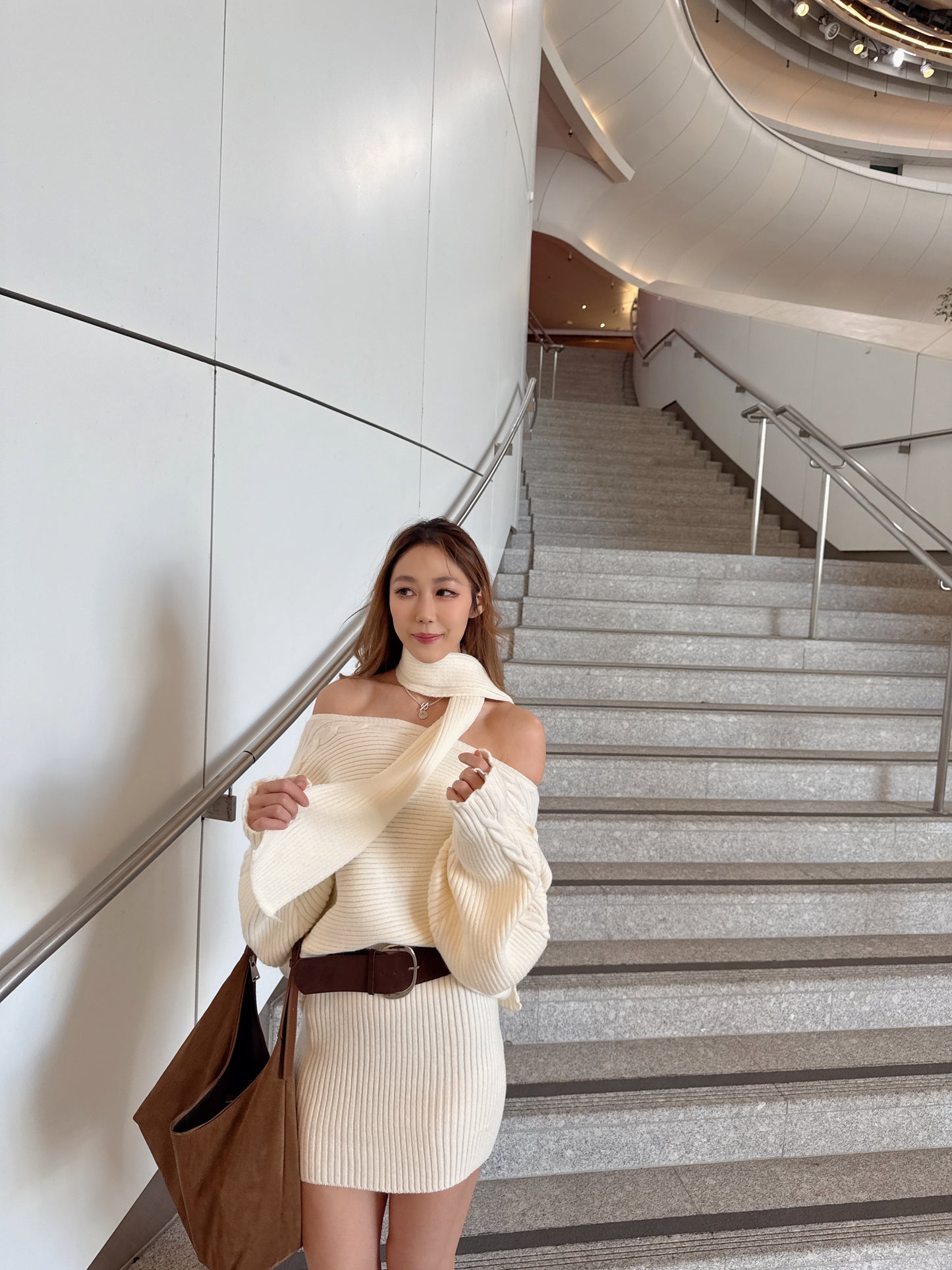 純白麻花針織裙連頸巾套裝