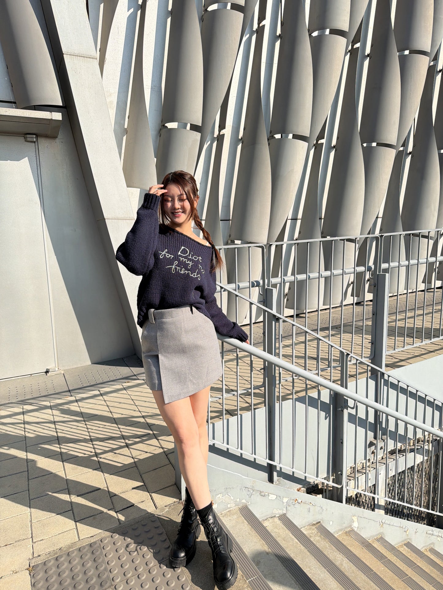 深藍色刺繡字母針織冷衫