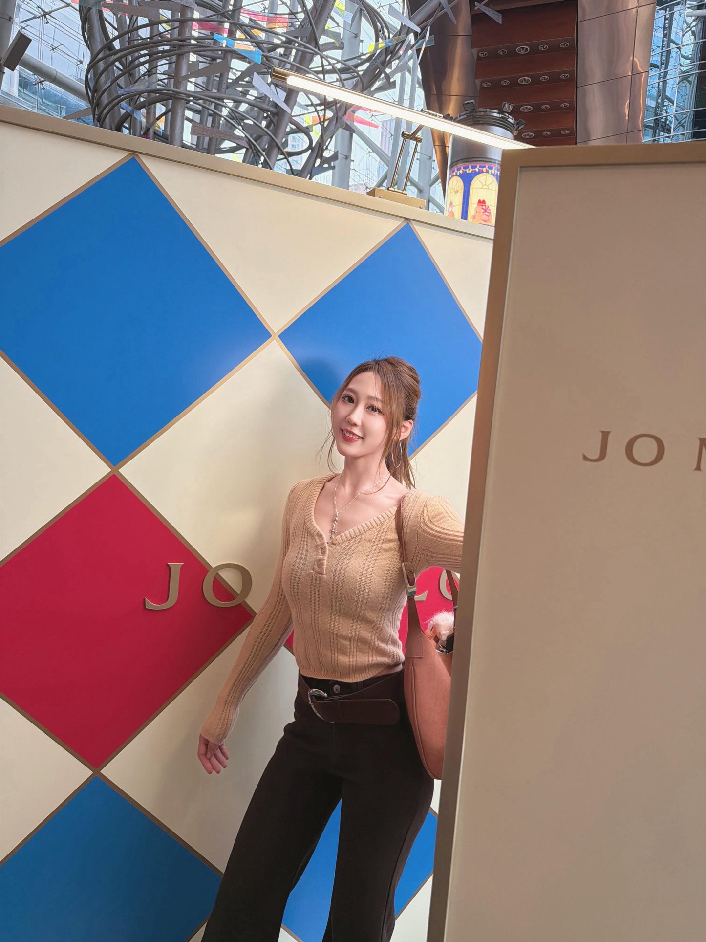 超顯瘦歐美V領針織上衣（溫柔奶茶）