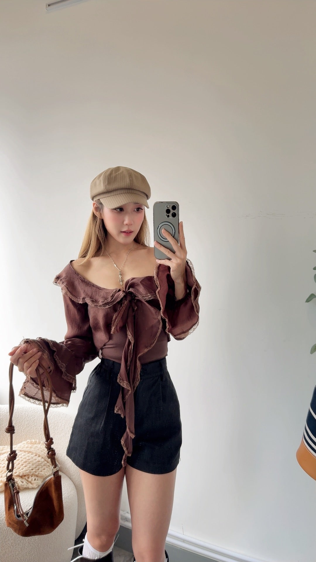 Mocha 海帶邊短身上衣（連內搭lace吊帶）