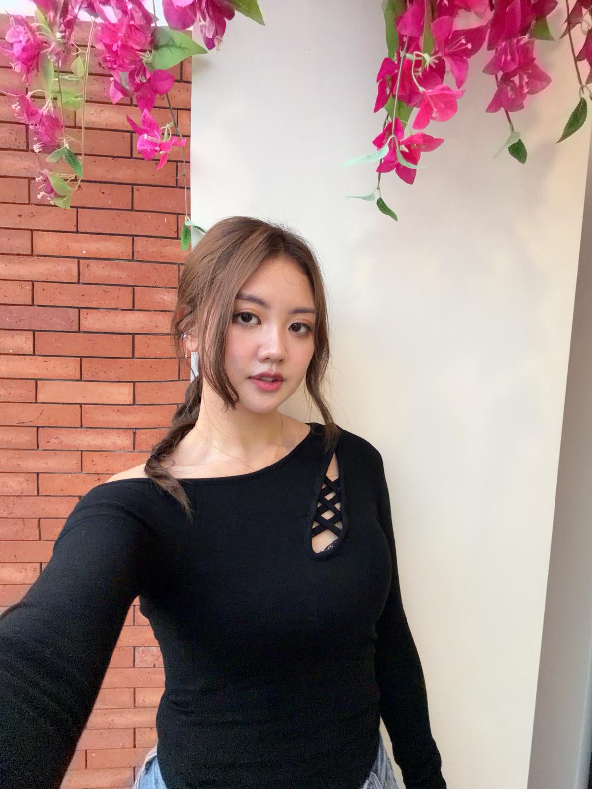 CU- 網美感斜膊bra top(黑/灰）