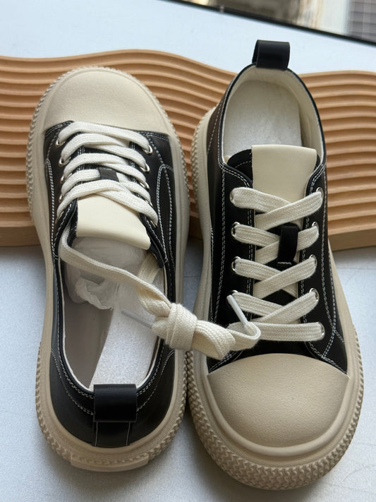 Black sneaker (38)