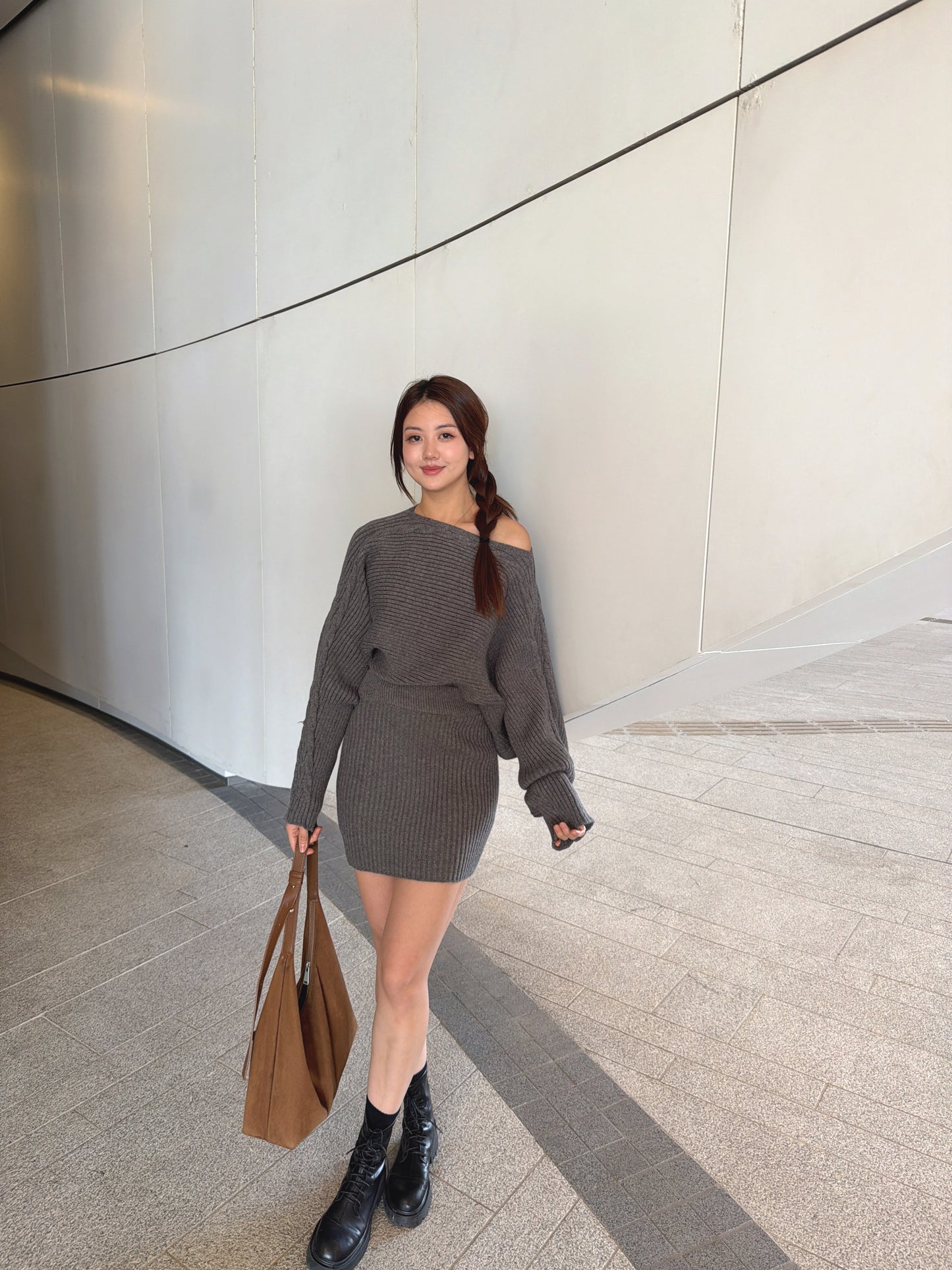 深灰麻花針織裙連頸巾套裝