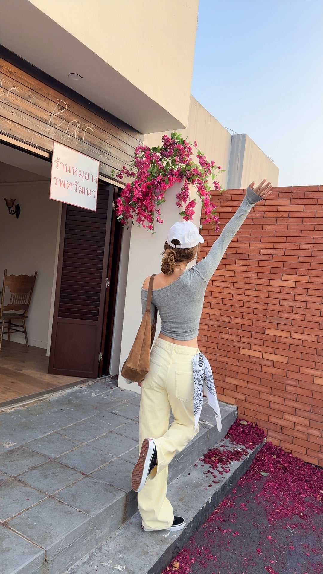 CU- 網美感斜膊bra top(黑/灰）