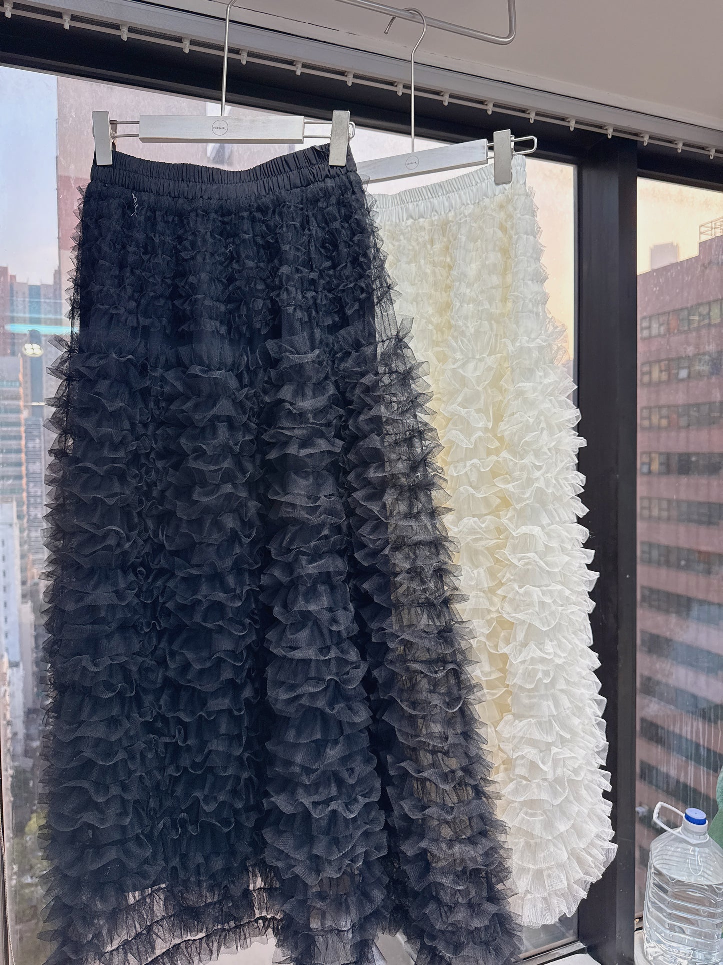 CU-重手工紗紗橡筋腰半身裙（黑/白）