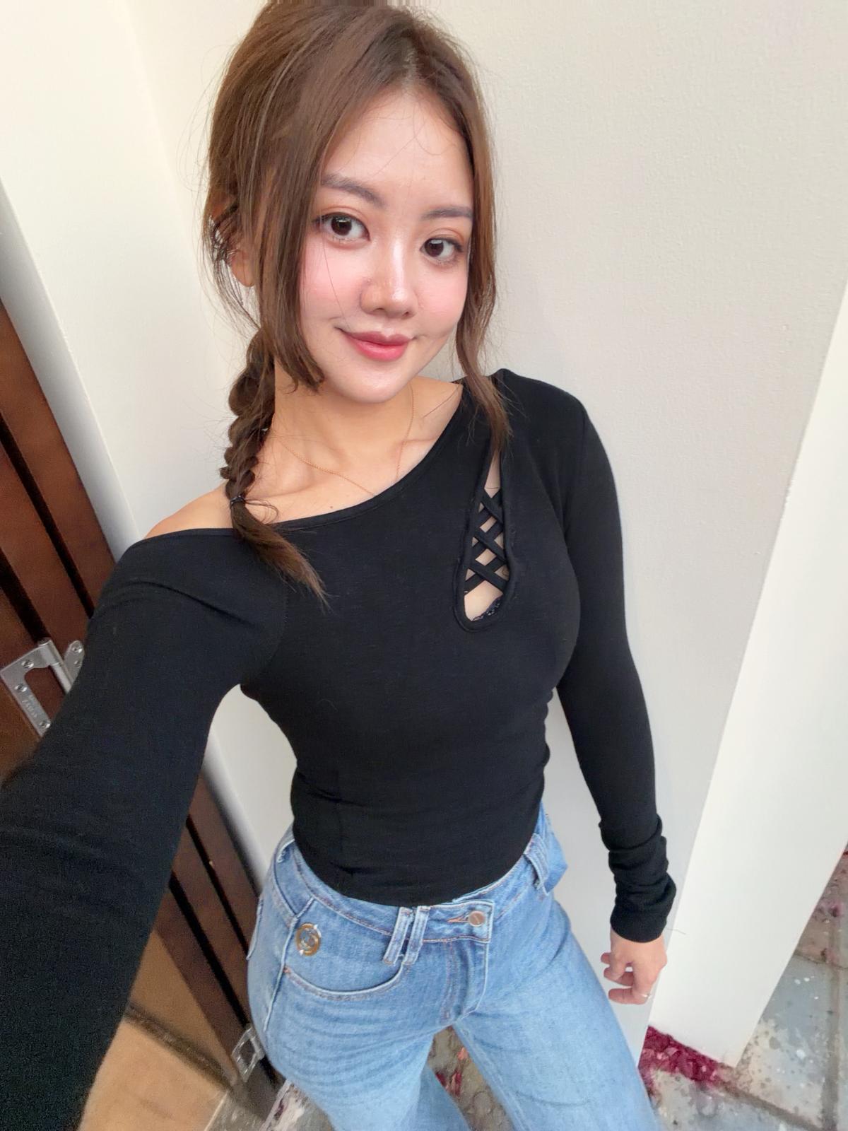CU- 網美感斜膊bra top(黑/灰）