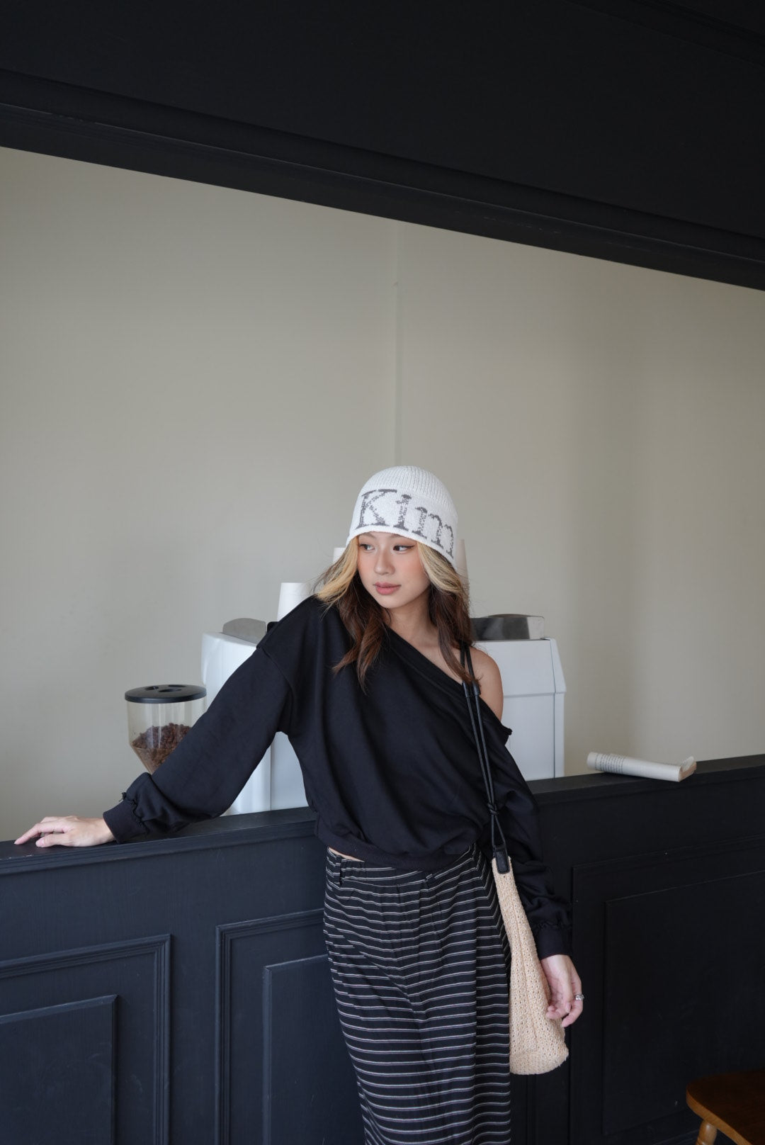 【Off-Shoulder Chic】極簡落肩收腰層次感長袖衛衣