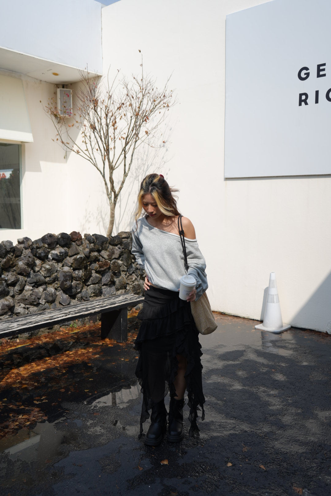 【Off-Shoulder Chic】極簡落肩收腰層次感長袖衛衣