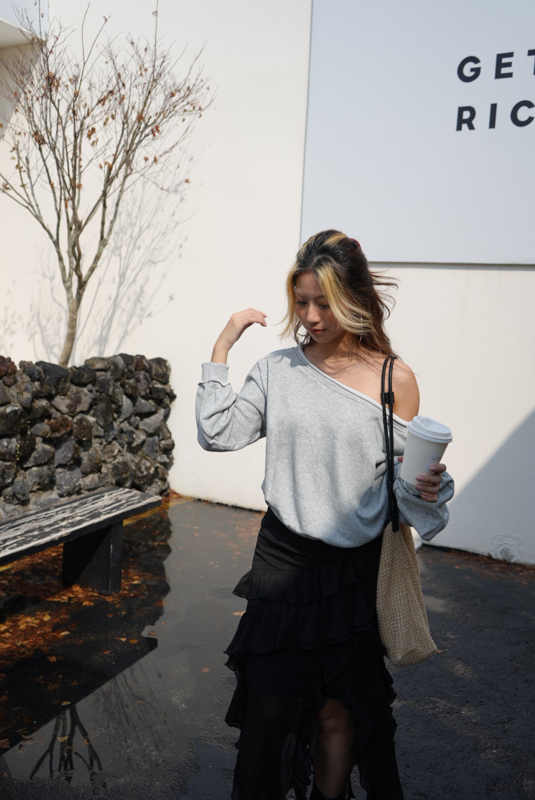 【Off-Shoulder Chic】極簡落肩收腰層次感長袖衛衣