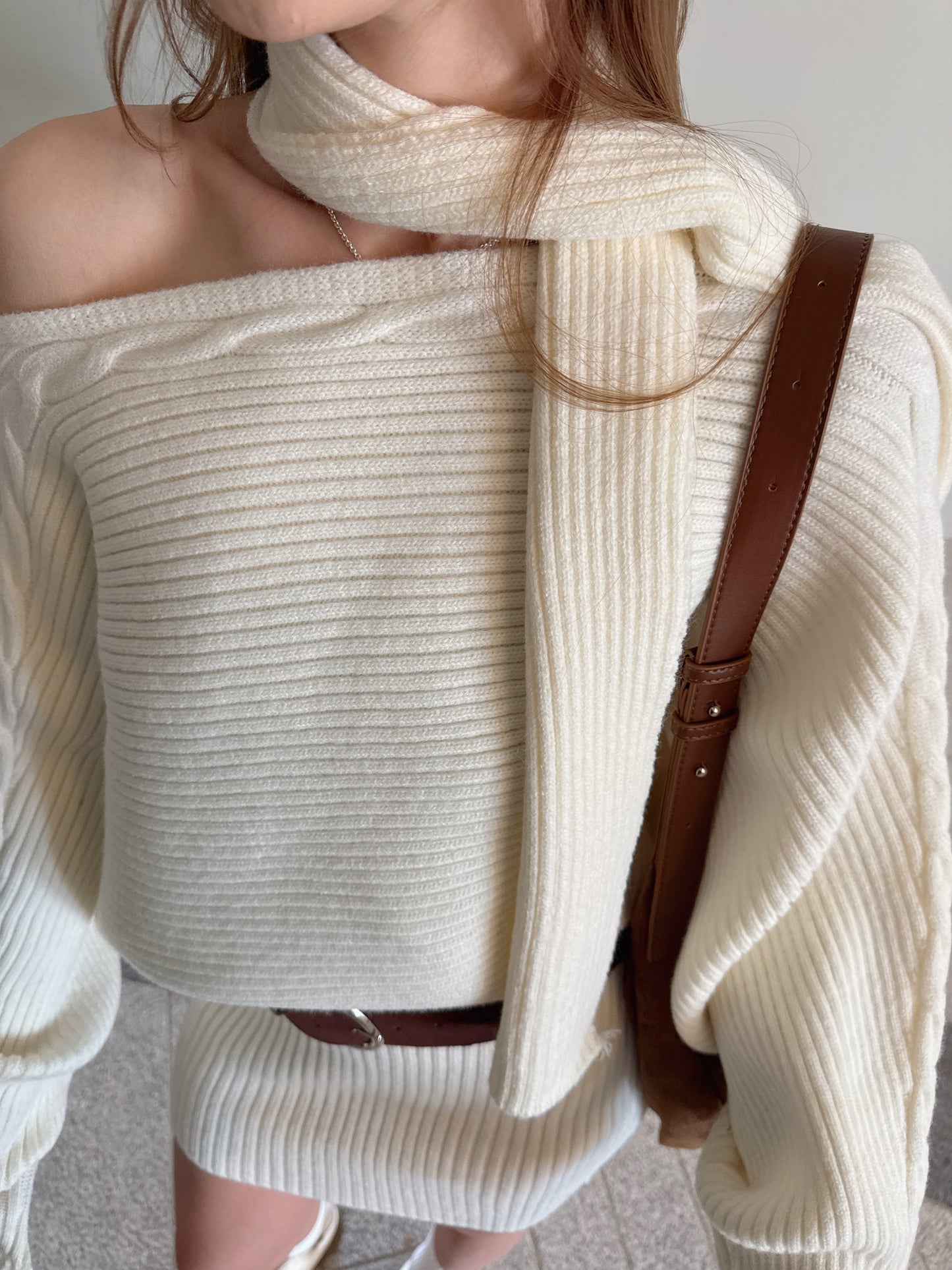 純白麻花針織裙連頸巾套裝