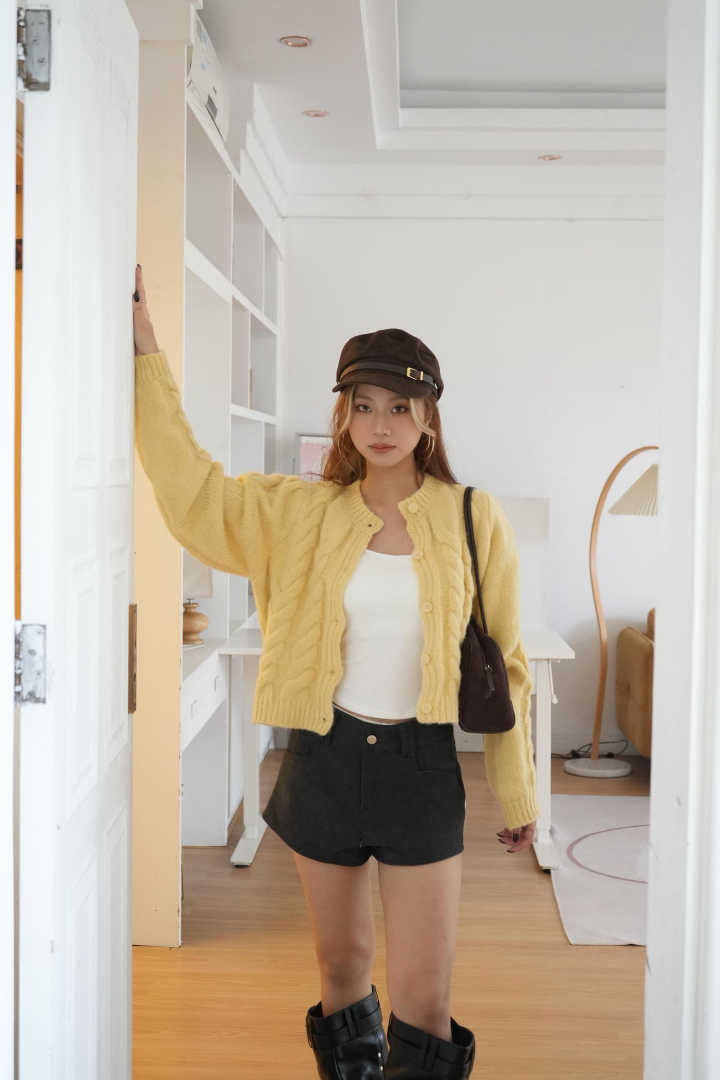 冬日絨面美臀小短褲