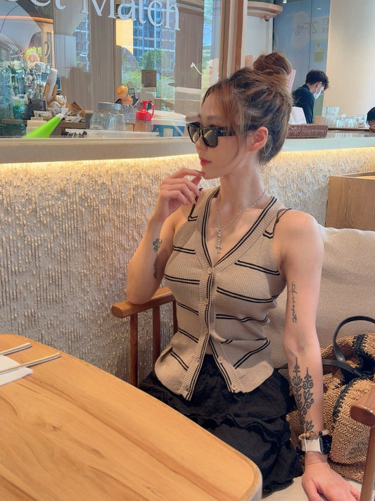 復古英倫風V領條紋坑條針織馬甲背心（深藍/奶茶）