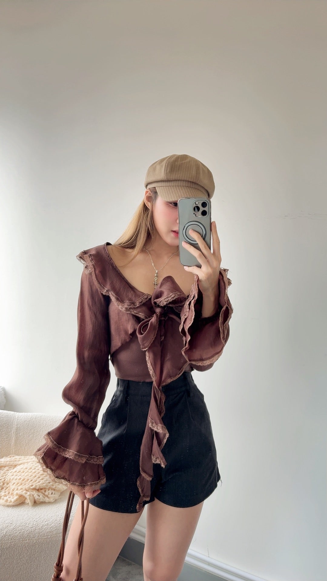 Mocha 海帶邊短身上衣（連內搭lace吊帶）