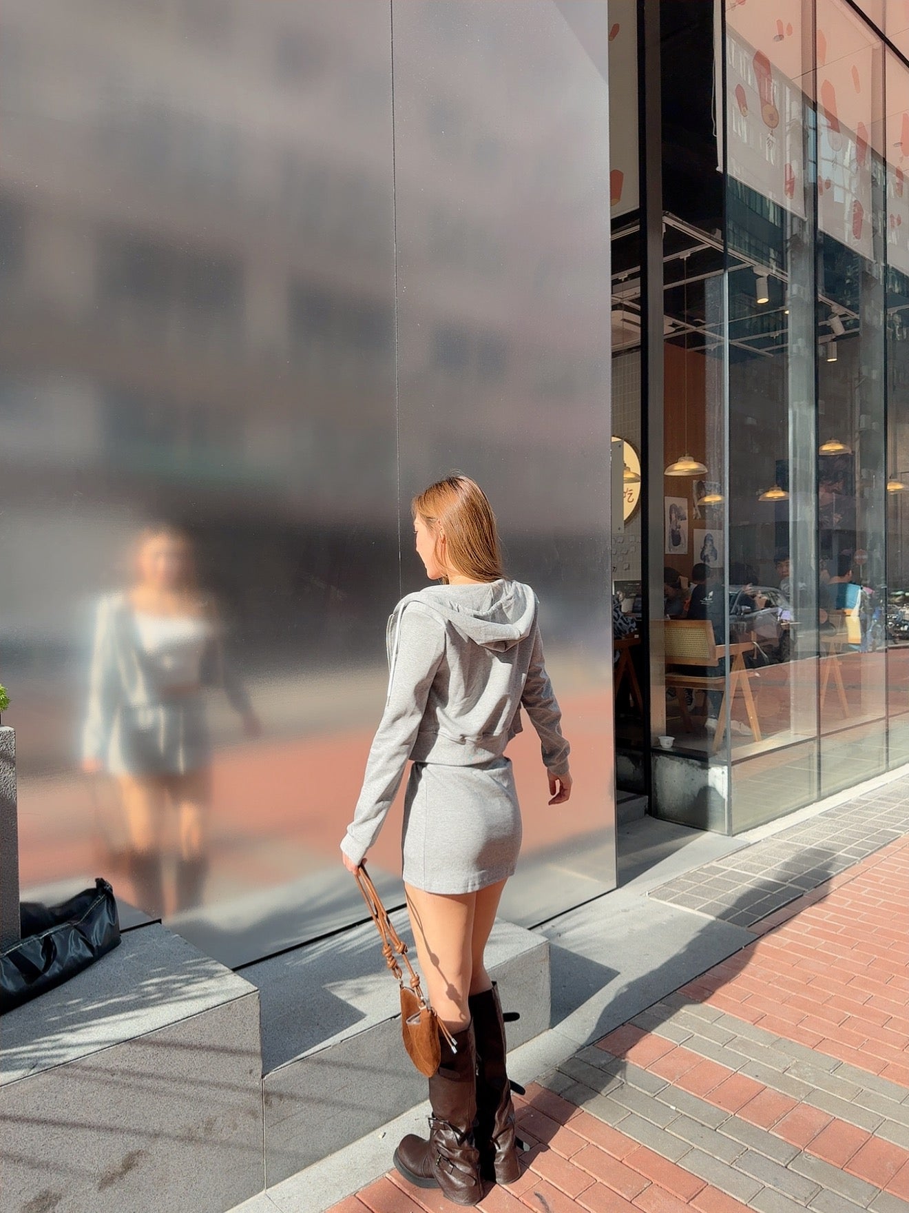 短身顯瘦衛衣+短裙套裝（黑/灰）