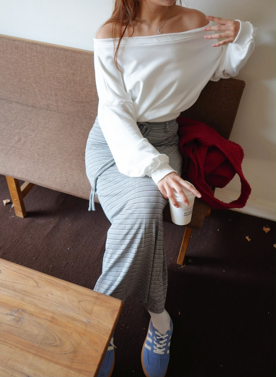 【Off-Shoulder Chic】極簡落肩收腰層次感長袖衛衣
